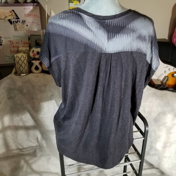 Calvin Klein Jeans Three-Tone Gray Sleeveless Top - Picture 3 of 8